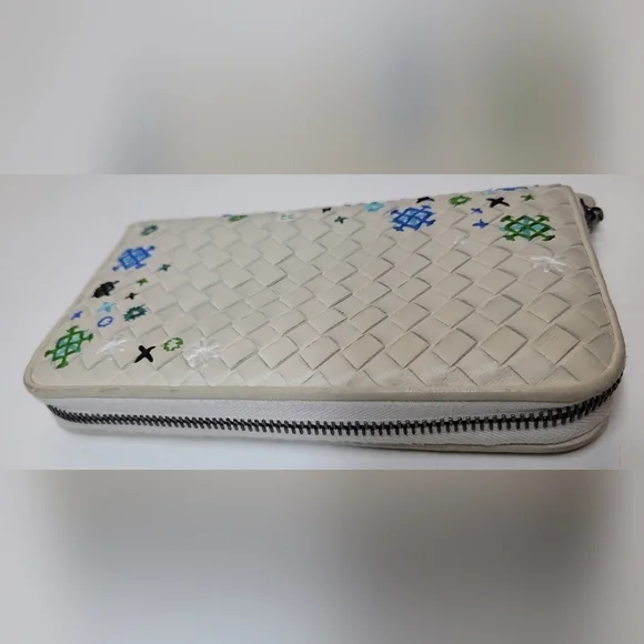 Bottega Veneta White Leather Embroidered Long Zippy Wallet - Picture 4 of 11